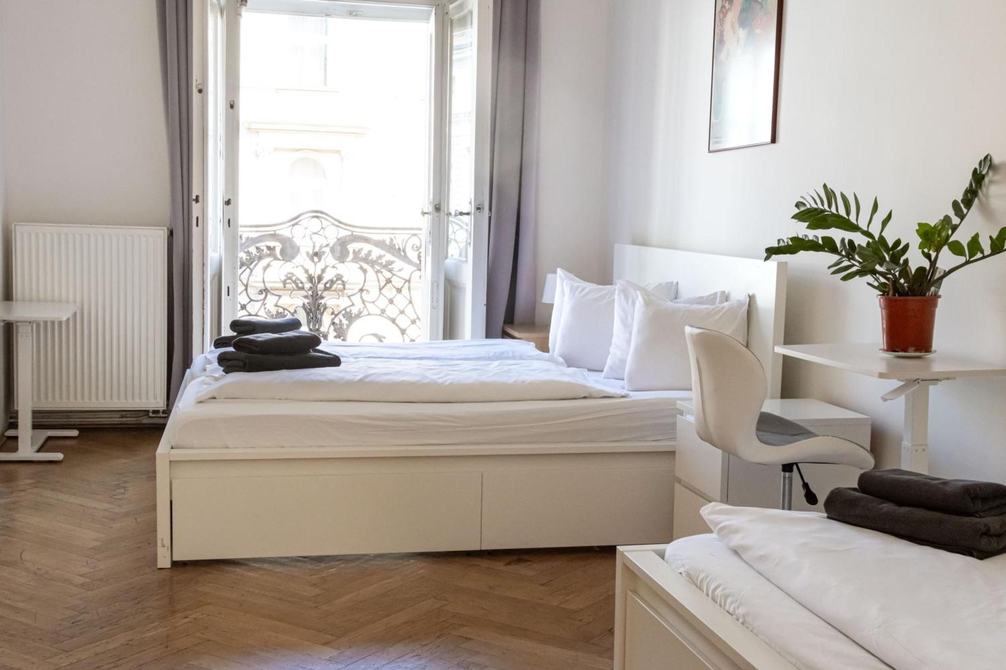 Apartments In Mala Strana - 10 Minutes From Charles Bridge Πράγα Εξωτερικό φωτογραφία