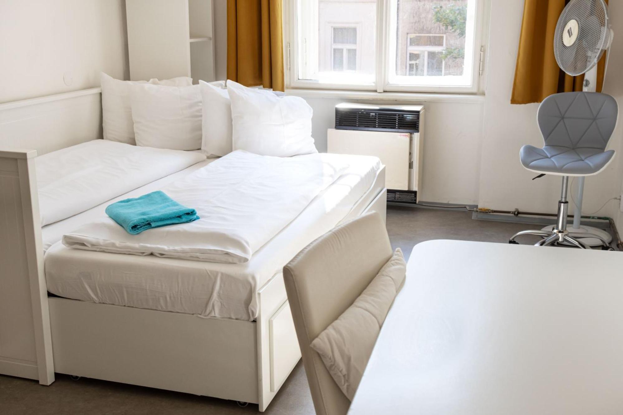 Apartments In Mala Strana - 10 Minutes From Charles Bridge Πράγα Εξωτερικό φωτογραφία
