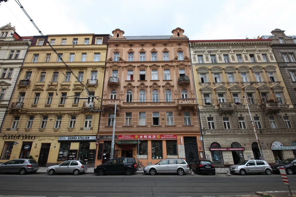 Apartments In Mala Strana - 10 Minutes From Charles Bridge Πράγα Εξωτερικό φωτογραφία